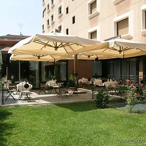 4* Ξενοδοχείο Jr Amadeus